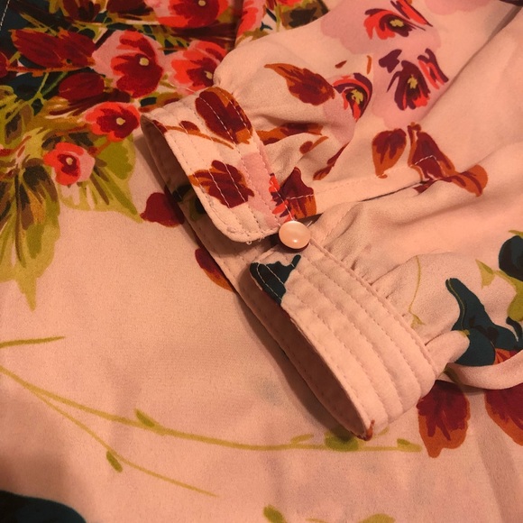 Elegant Floral Blouse - Picture 3 of 4